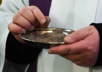 Dziś Środa Popielcowa - obowiązuje post  ścisły. Rozpoczyna Wielki Post - zdjęcie główne