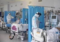 Ekspert: zarysował się trend spadkowy zgonów spowodowanych przez COVID-19 - zdjęcie główne