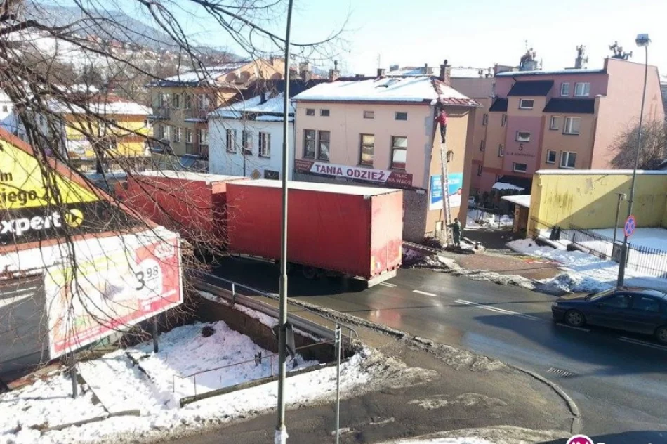 Montaż reklamy i bezmyślne parkowanie - zdjęcie 4