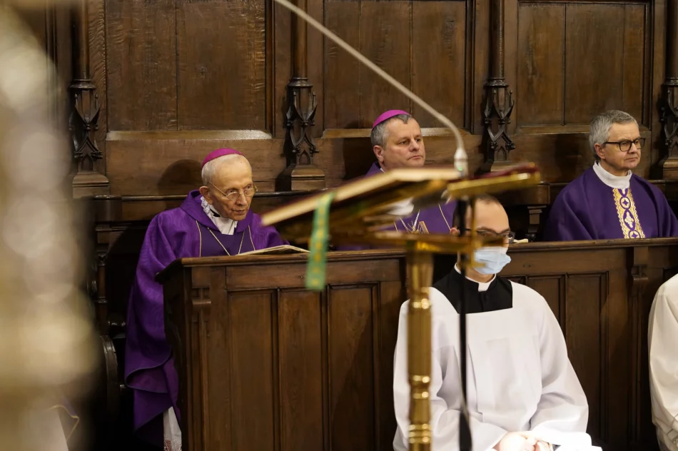 "Bóg i szczęście bez końca tylko dla pobożnych" - Środa Popielcowa w katedrze - zdjęcie 10