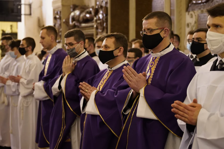 "Bóg i szczęście bez końca tylko dla pobożnych" - Środa Popielcowa w katedrze - zdjęcie 16