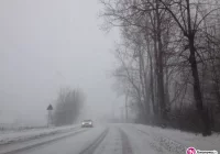 Pogarszają się warunki drogowe, auta wpadają do rowów - zdjęcie główne