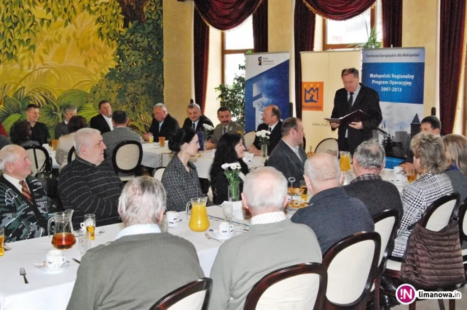 Niebieski szlak z kilometrem nowego chodnika - zdjęcie 2