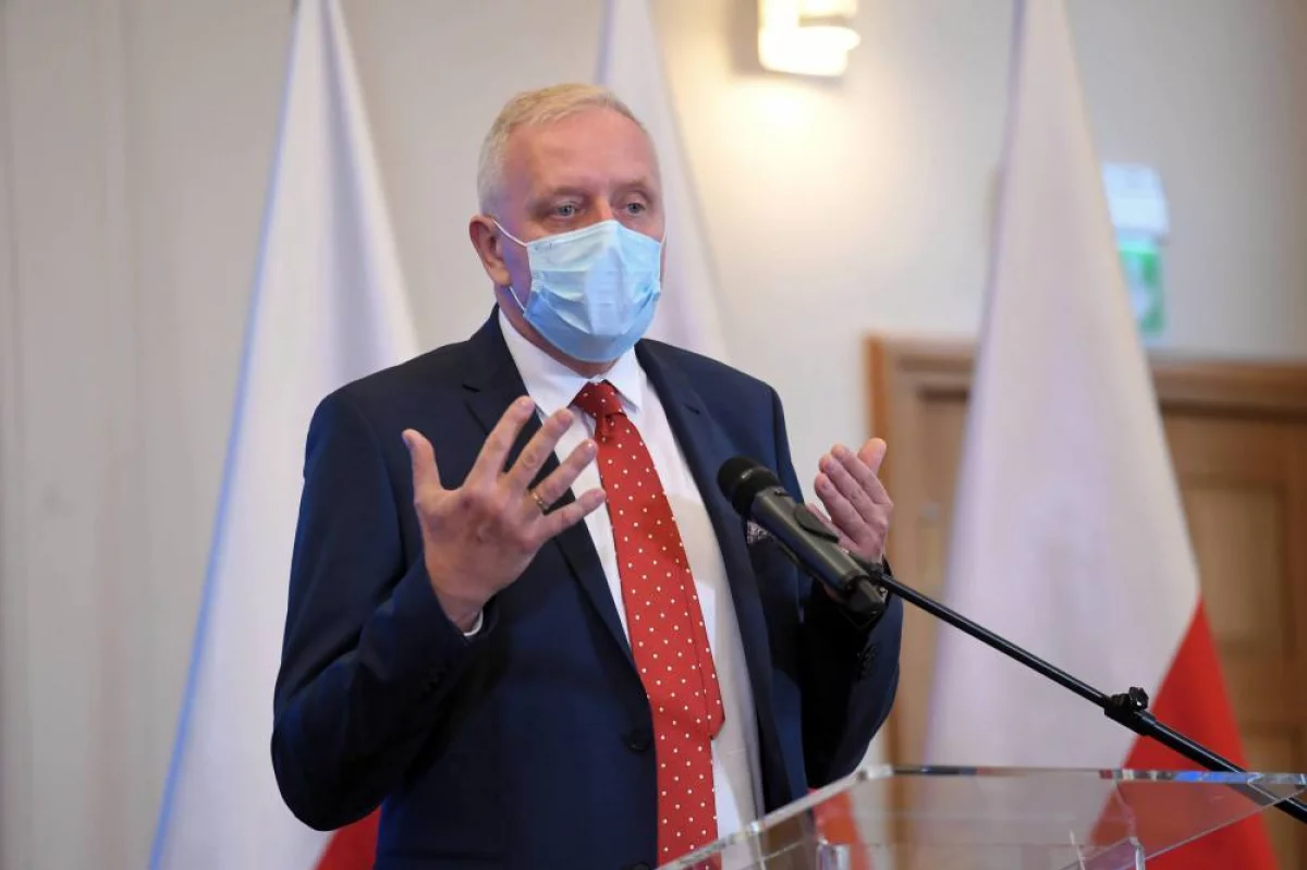 "Jesteśmy na rozbiegu trzeciej fali koronawirusa w Polsce"