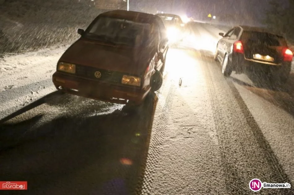 Wjechał w zaspę i nie mógł wyjechać… był pijany - zdjęcie 2
