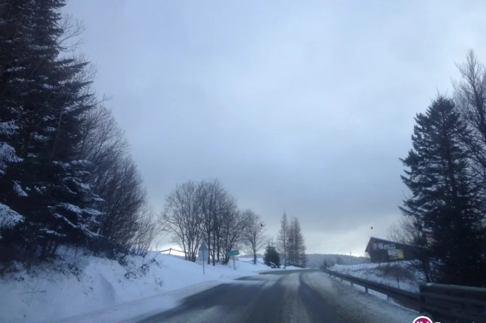 Wiatr nawiewa śnieg na jezdnię, kierowcy muszą uważać - zdjęcie 2