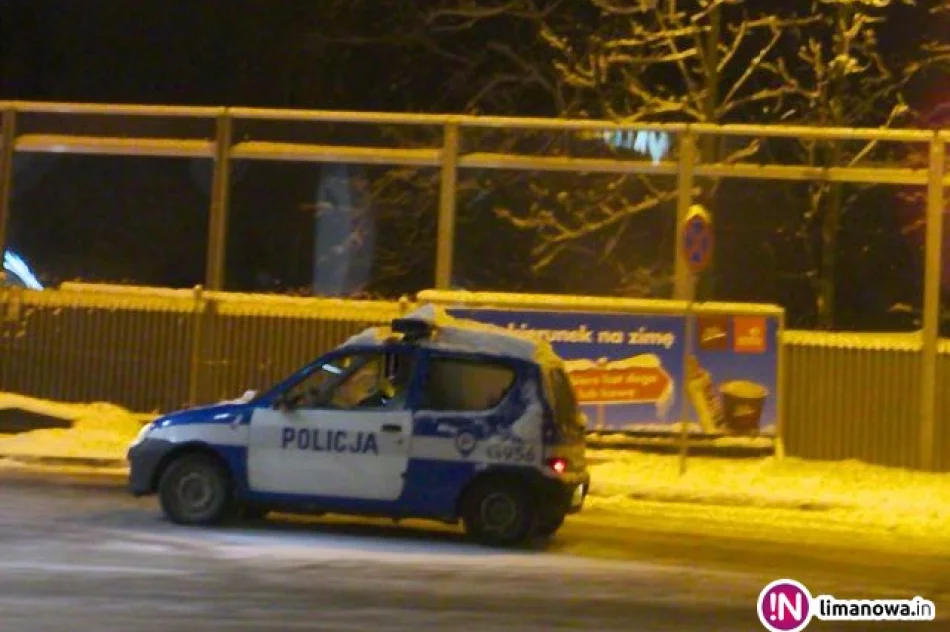 Fotointerwencja: Policjanci z prawie nieoznakowanym radiowozem - zdjęcie 2