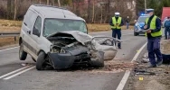 Czołowe zderzenie na "krajówce" - ranne trzy osoby, wezwano LPR - zdjęcie 2