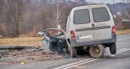 Czołowe zderzenie na "krajówce" - ranne trzy osoby, wezwano LPR - zdjęcie 5