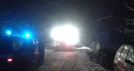 Suzuki wpadło do koryta potoku. Pojazd wyciągali strażacy - zdjęcie 2
