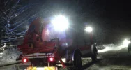 Suzuki wpadło do koryta potoku. Pojazd wyciągali strażacy - zdjęcie 3