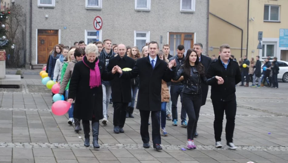 Maturzyści tańczyli na rynku - zdjęcie 1