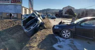 Zderzenie czterech pojazdów, dwie osoby trafiły do szpitala - zdjęcie 2