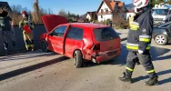 Zderzenie czterech pojazdów, dwie osoby trafiły do szpitala - zdjęcie 4