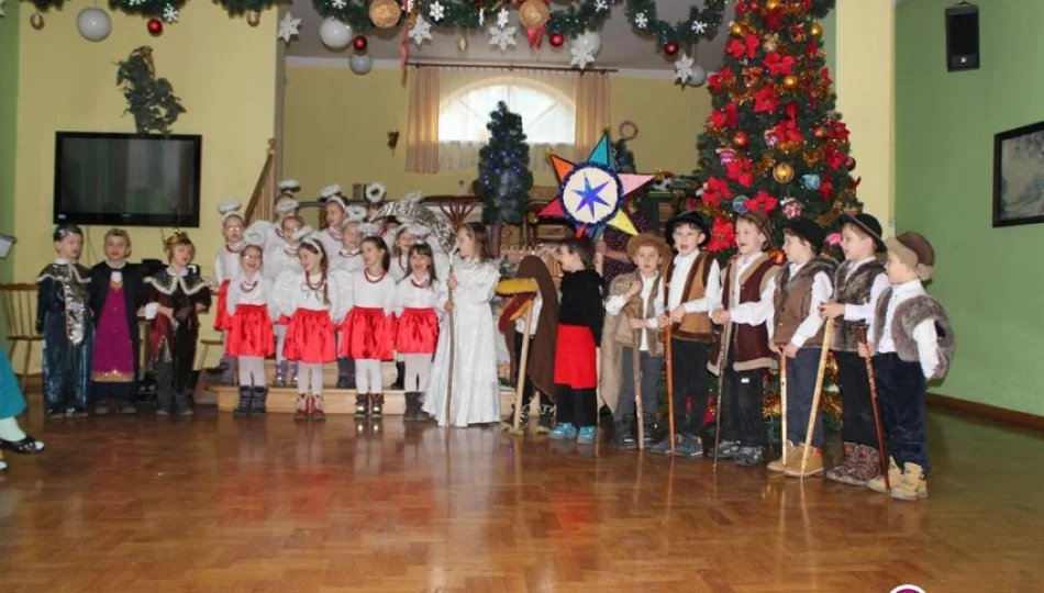 Przedszkolaki z kolędową wizytą w DPS - zdjęcie 1