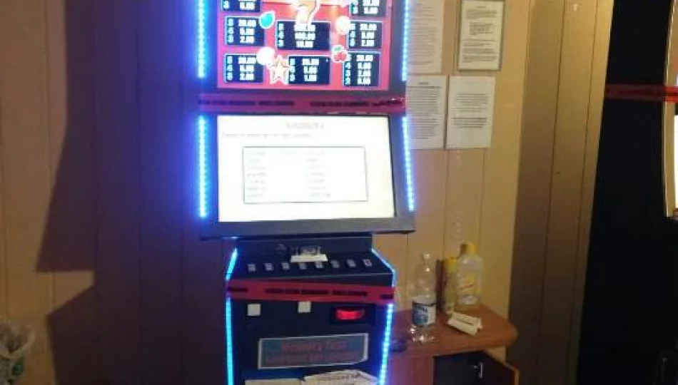 Nielegalne automaty do gier. Jeden z klientów miał "niewielkie ilości narkotyków"  - zdjęcie 1