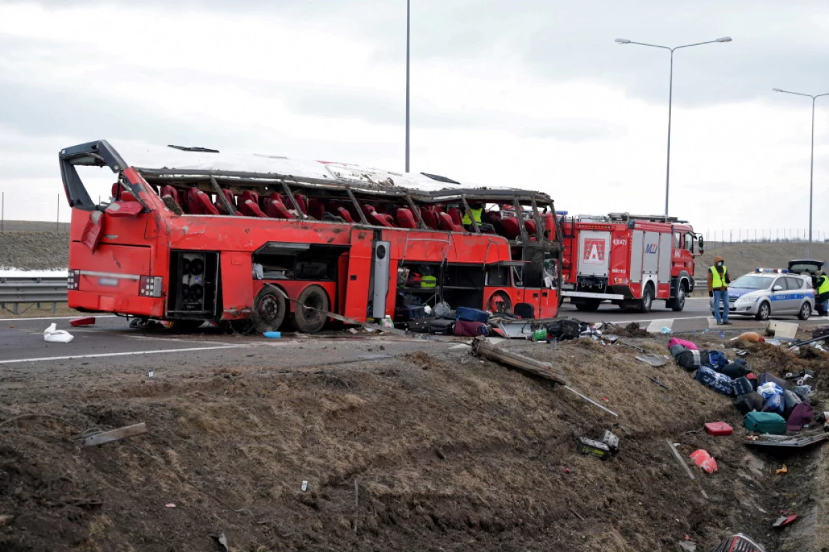 Podkarpackie: wypadek autobusu na A4 – jednak pięć osób nie żyje