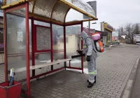 Druhowie dezynfekują miejsca publiczne - zdjęcie główne