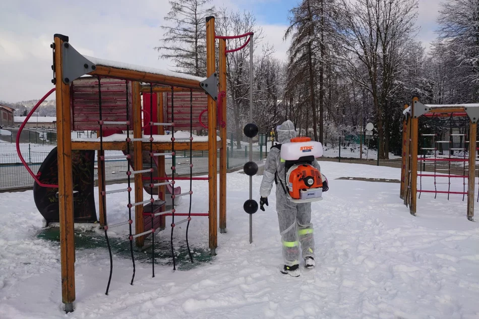 Druhowie dezynfekują miejsca publiczne - zdjęcie 5