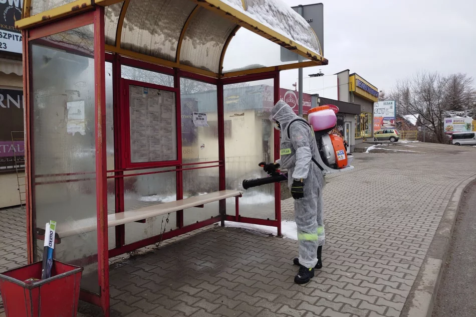Druhowie dezynfekują miejsca publiczne - zdjęcie 6