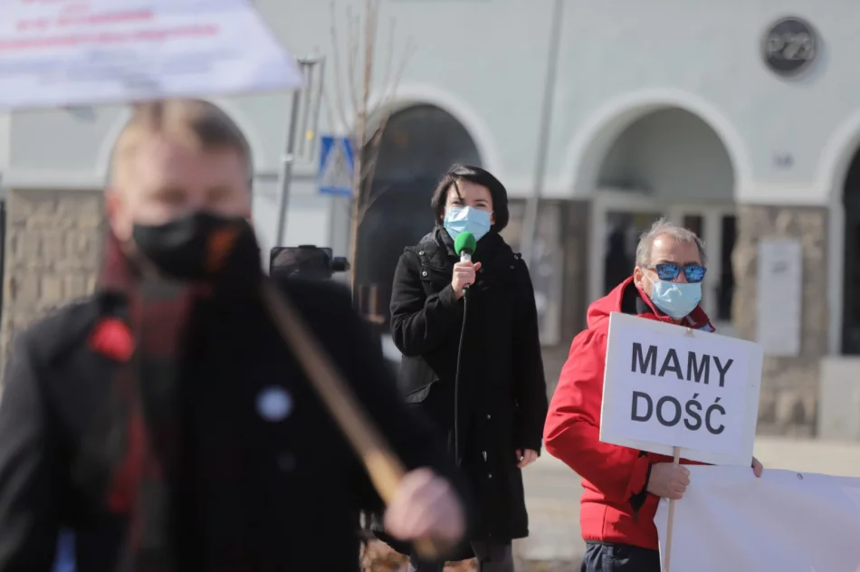 Protest KOD i Strajku Kobiet w Limanowej - zapis transmisji na żywo - zdjęcie 4