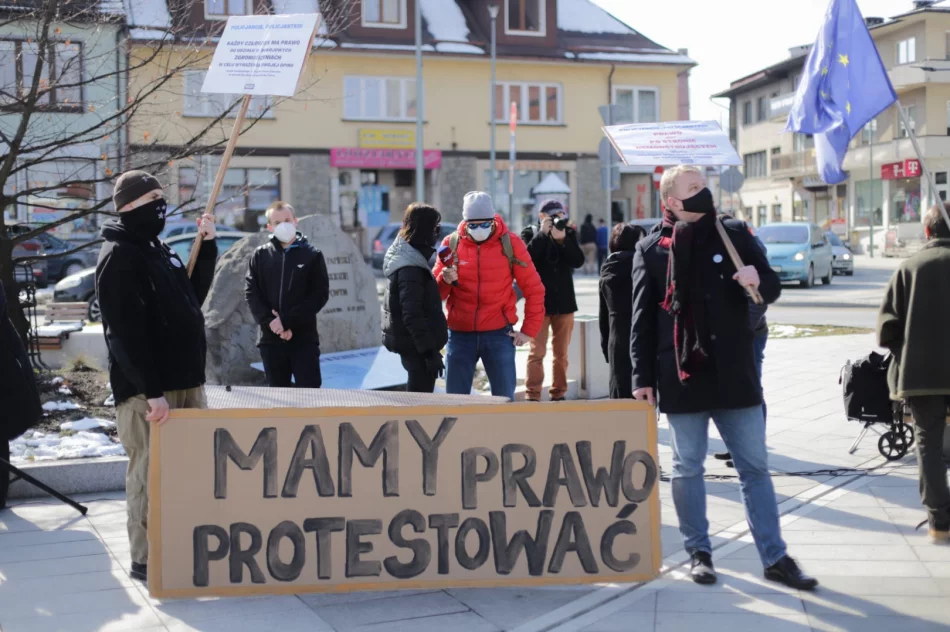 Protest KOD i Strajku Kobiet w Limanowej - zapis transmisji na żywo - zdjęcie 5