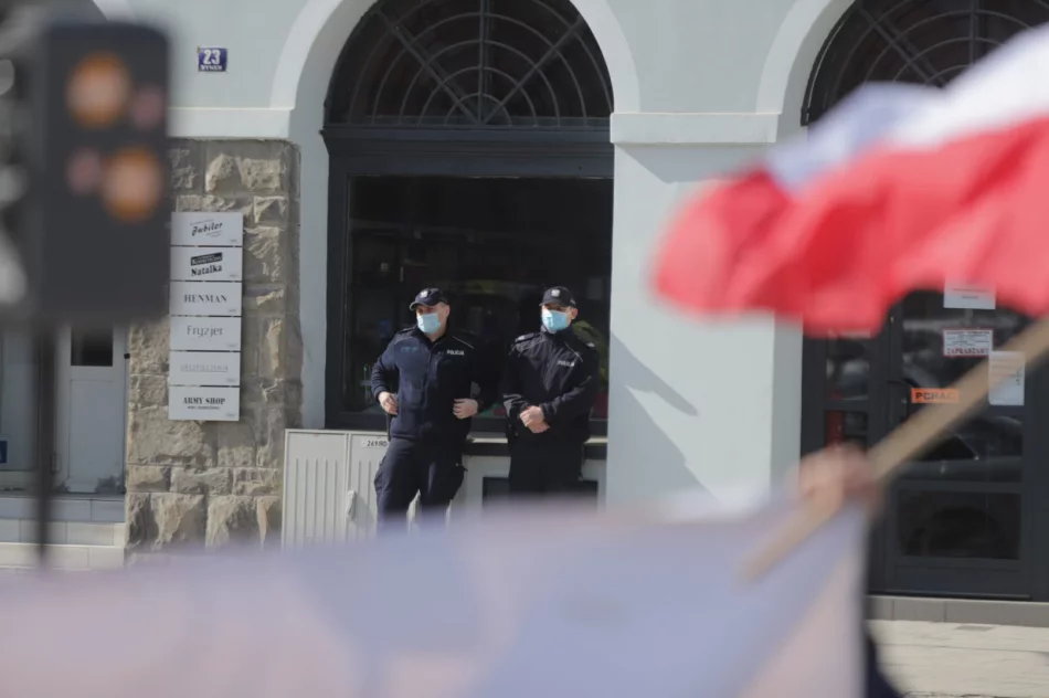 Protest KOD i Strajku Kobiet w Limanowej - zapis transmisji na żywo - zdjęcie 9