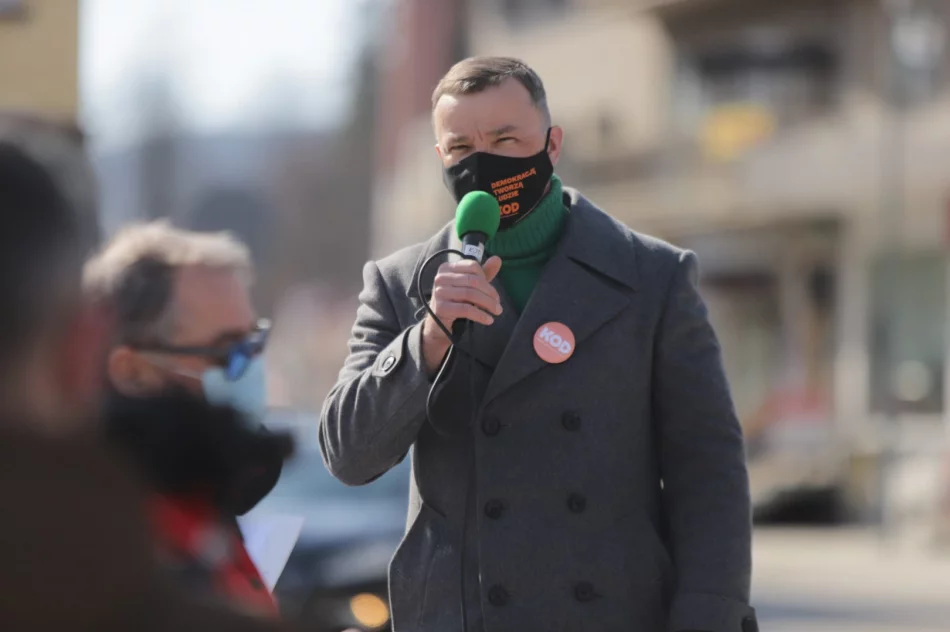 Protest KOD i Strajku Kobiet w Limanowej - zapis transmisji na żywo - zdjęcie 11