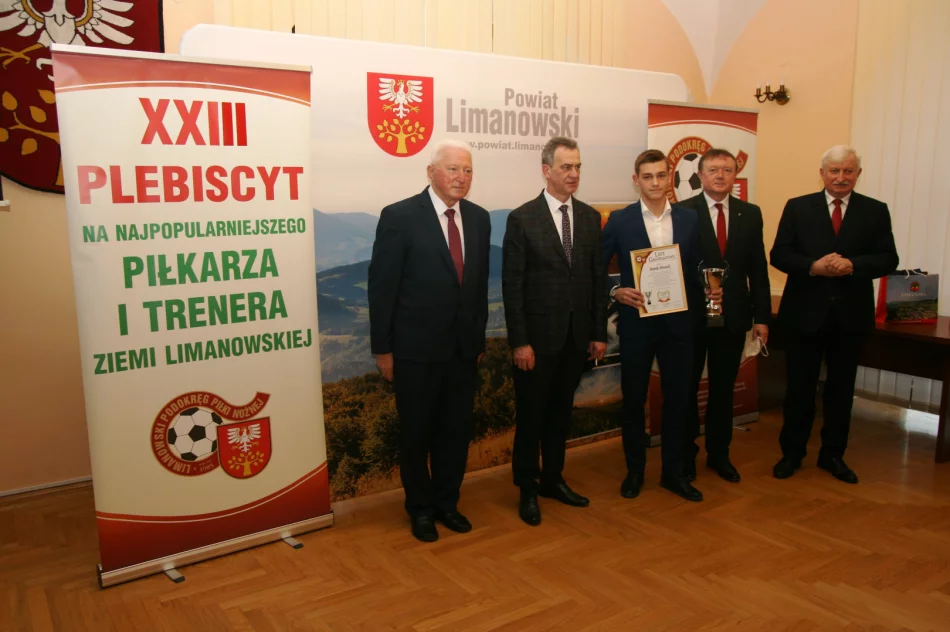 Stanisław Strug: „Na przekór pandemii świat piłki nożnej nie poddał się” - zdjęcie 7