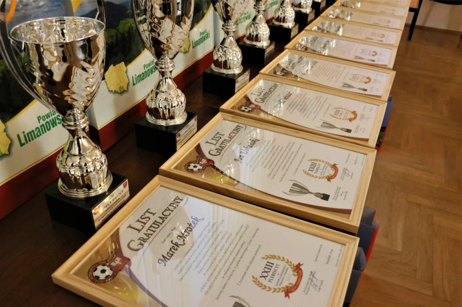 Piłkarze z klubów sportowych z miasta Limanowa nagrodzeni w Plebiscycie Podokręgu Piłki Nożnej - zdjęcie 4