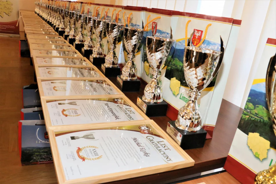 Piłkarze z klubów sportowych z miasta Limanowa nagrodzeni w Plebiscycie Podokręgu Piłki Nożnej - zdjęcie 5