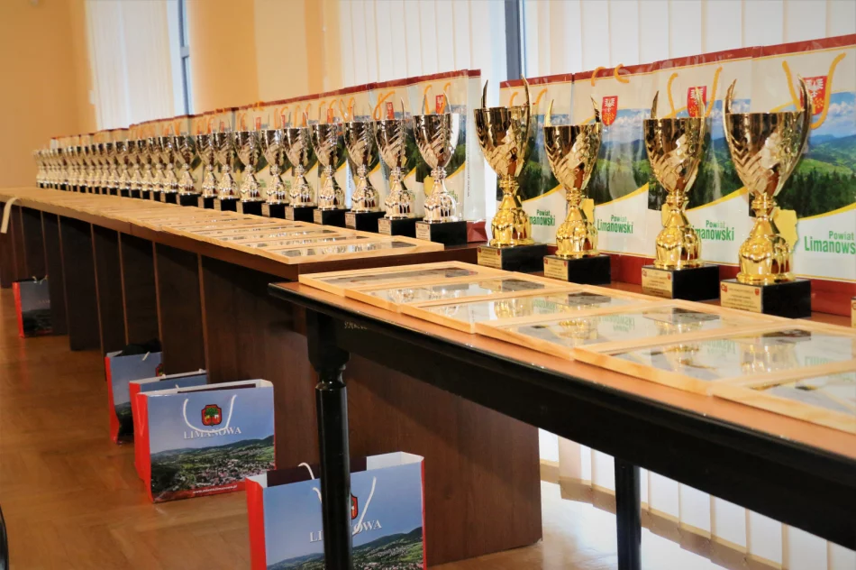 Piłkarze z klubów sportowych z miasta Limanowa nagrodzeni w Plebiscycie Podokręgu Piłki Nożnej - zdjęcie 6