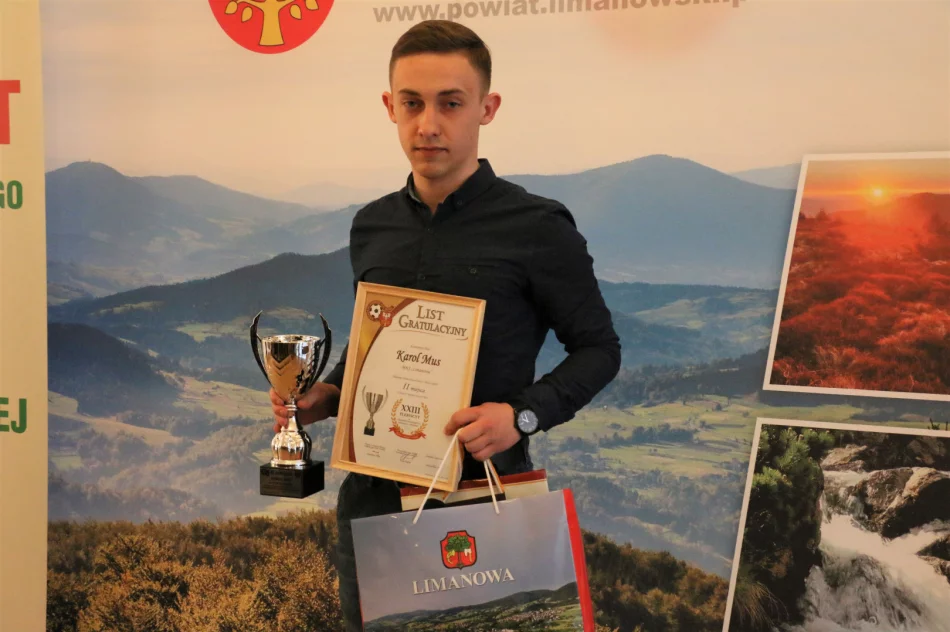 Piłkarze z klubów sportowych z miasta Limanowa nagrodzeni w Plebiscycie Podokręgu Piłki Nożnej - zdjęcie 12