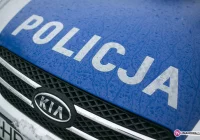 Wandale w Sechnej: zniszczyli samochód i mienie szkoły - zdjęcie główne