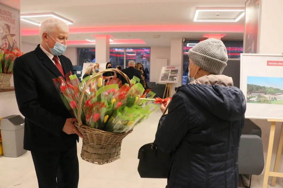 Utalentowany artysta wprowadził panie w wyjątkowy muzyczny nastrój - zdjęcie 2