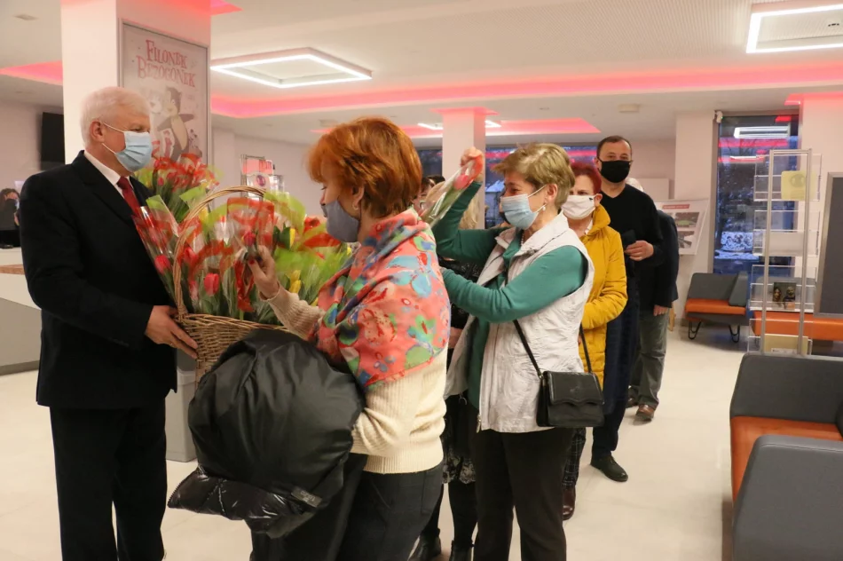 Utalentowany artysta wprowadził panie w wyjątkowy muzyczny nastrój - zdjęcie 3