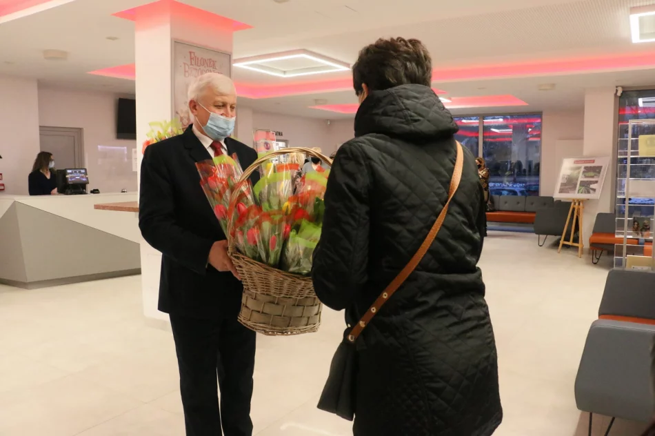 Utalentowany artysta wprowadził panie w wyjątkowy muzyczny nastrój - zdjęcie 5