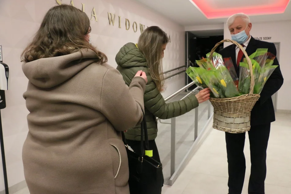 Utalentowany artysta wprowadził panie w wyjątkowy muzyczny nastrój - zdjęcie 7