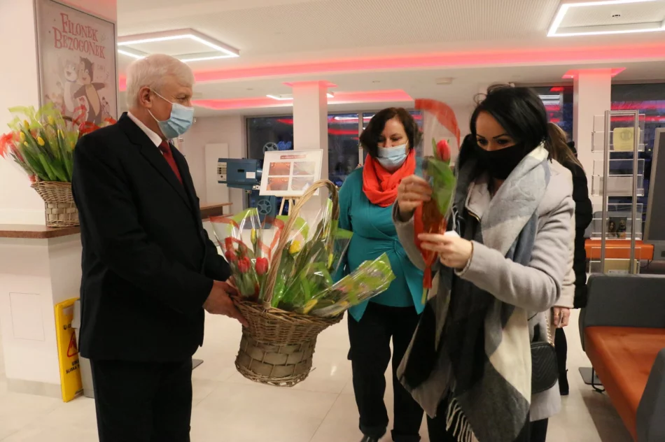 Utalentowany artysta wprowadził panie w wyjątkowy muzyczny nastrój - zdjęcie 8