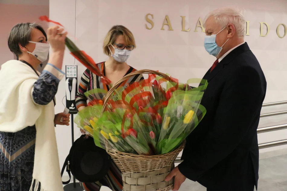 Utalentowany artysta wprowadził panie w wyjątkowy muzyczny nastrój - zdjęcie 9