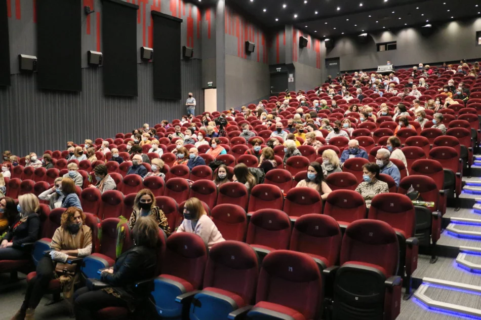 Utalentowany artysta wprowadził panie w wyjątkowy muzyczny nastrój - zdjęcie 10