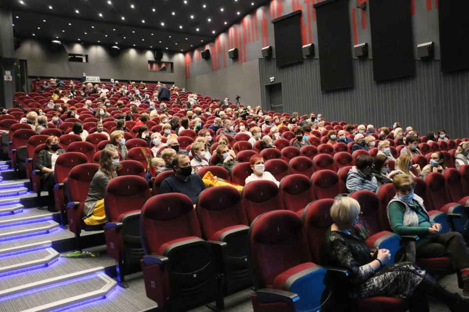 Utalentowany artysta wprowadził panie w wyjątkowy muzyczny nastrój - zdjęcie 11