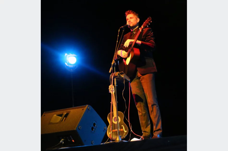 Utalentowany artysta wprowadził panie w wyjątkowy muzyczny nastrój - zdjęcie 12