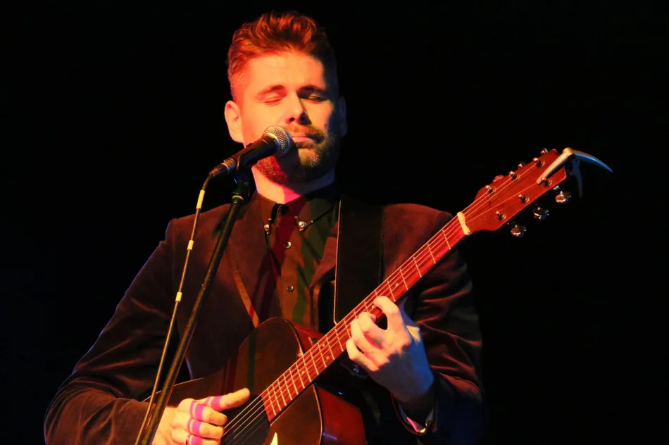 Utalentowany artysta wprowadził panie w wyjątkowy muzyczny nastrój - zdjęcie 14