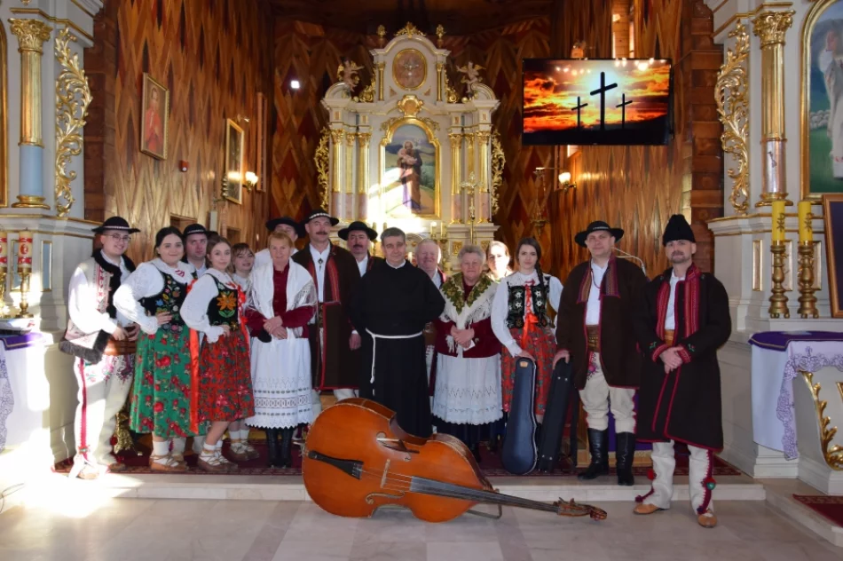 Zagórzańska Msza okazją do świętowania jubileuszu. "Złote gody"... zespołu regionalnego - zdjęcie 11