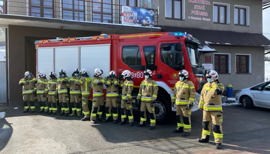 Firma przekazała nowoczesne stroje bojowe i hełmy dla jednostki OSP - zdjęcie 1