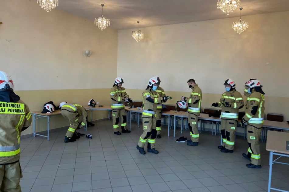 Firma przekazała nowoczesne stroje bojowe i hełmy dla jednostki OSP - zdjęcie 7