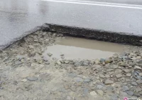 Kierowcy muszą uważać na niebezpieczną dziurę - zdjęcie główne