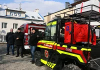 Druhowie z OSP Łososina Górna pochwalili się nowymi pojazdami strażackimi - zdjęcie główne