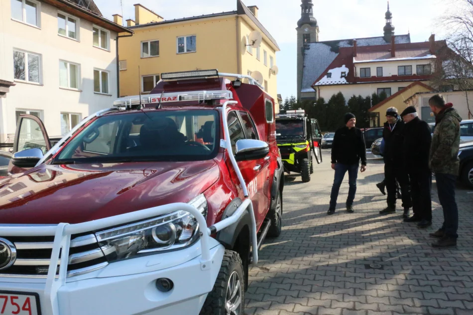 Druhowie z OSP Łososina Górna pochwalili się nowymi pojazdami strażackimi - zdjęcie 4